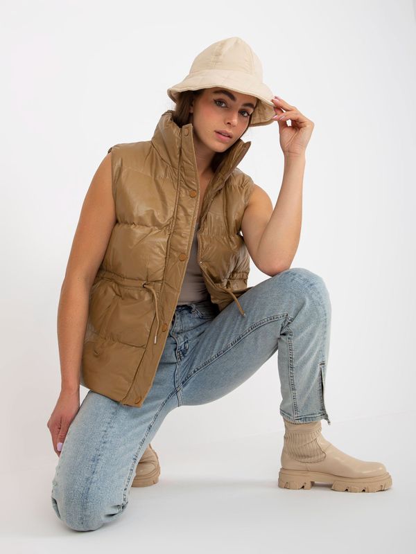 Fashionhunters Camel vest made of eco-leather with stitching