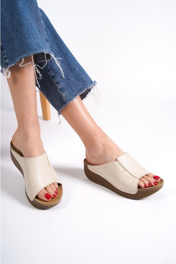 Capone Outfitters Capone Outfitters Anatomical Soft Comfortable Sole, Wedge Heels Mommy Slippers.