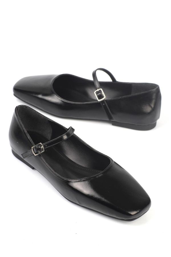 Capone Outfitters Capone Outfitters Blunt Toe Banded Marj Jane Matte Black Women's Ballerinas