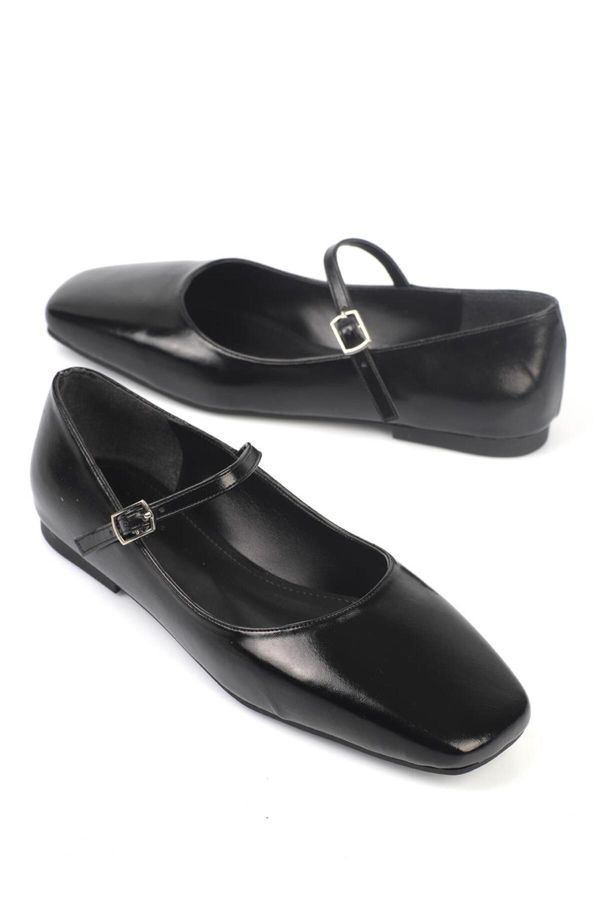 Capone Outfitters Capone Outfitters Blunt Toe Banded Marj Jane Matte Black Women's Flats