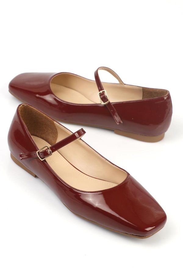 Capone Outfitters Capone Outfitters Blunt Toe Banded Marj Jane Patent Leather Burgundy Women's Flats