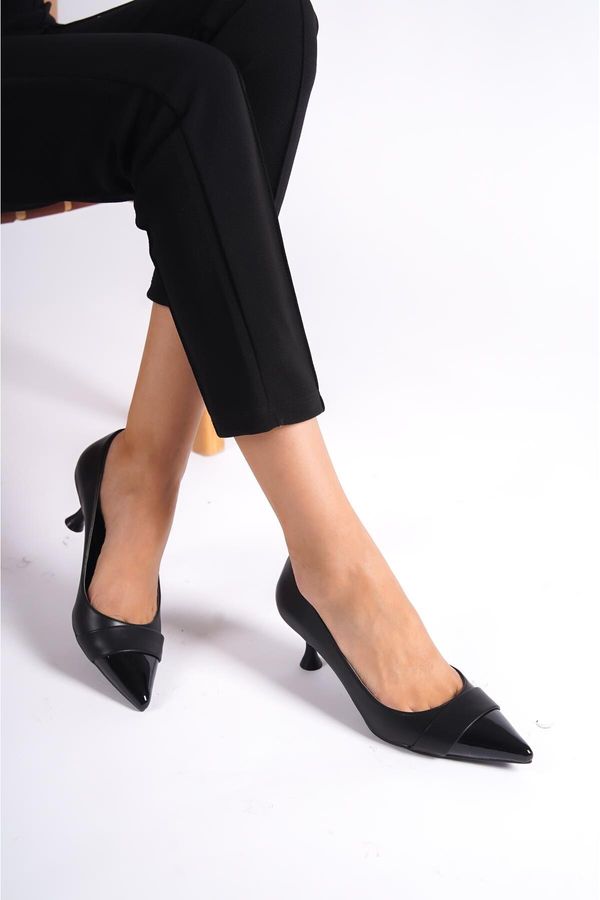 Capone Outfitters Capone Outfitters Capone Pointed Toe Women's Shoes with Patent Leather Detailed Mid Heel.