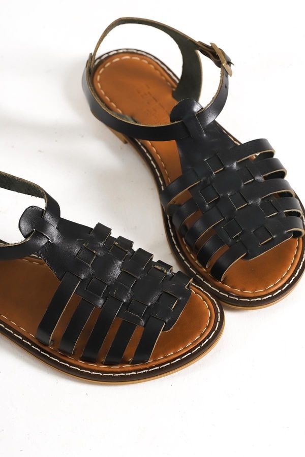 Capone Outfitters Capone Outfitters Capone Women's Round Toe Gladiator Strap Leather Sandals
