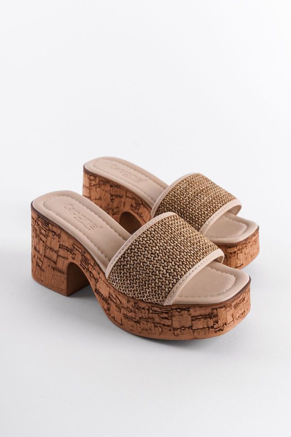 Capone Outfitters Capone Outfitters Cork Platform Sole Straw Single Strap Women's Slippers