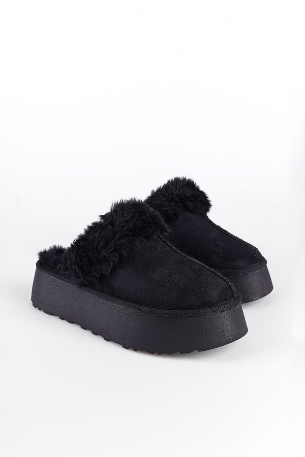 Capone Outfitters Capone Outfitters Furry Closed Toe Women's Slippers