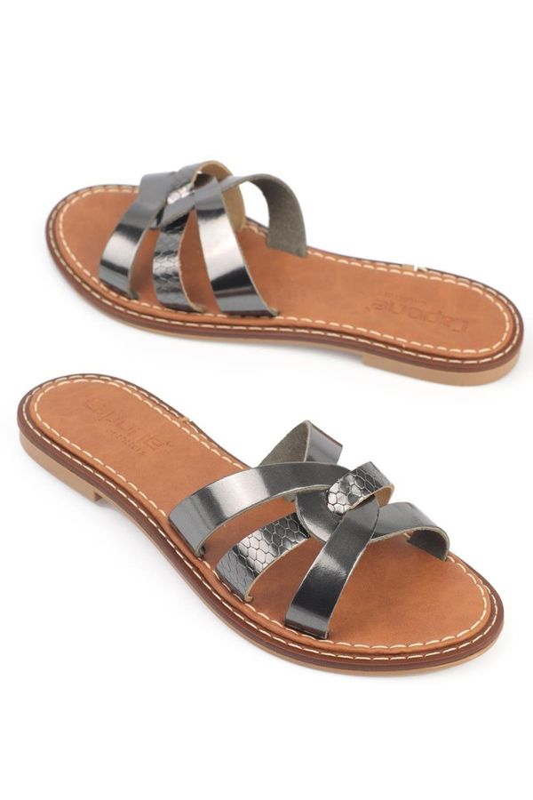 Capone Outfitters Capone Outfitters Mules - Gold-colored - Flat