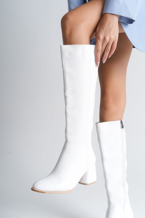 Capone Outfitters Capone Outfitters Oval Toe Side Zipper White Heeled Women's Boots