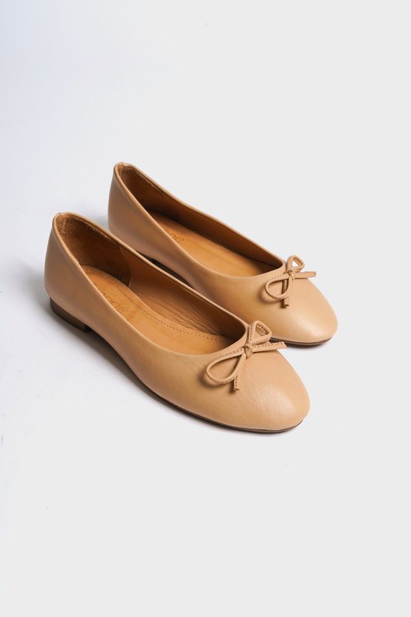 Capone Outfitters Capone Outfitters Women's Genuine Leather Bow Round Toe Flats