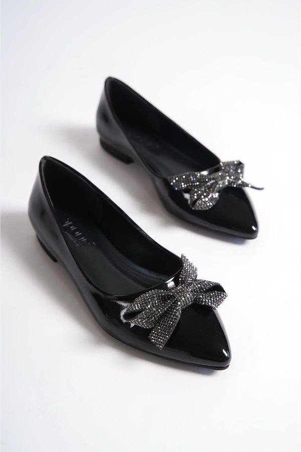 Capone Outfitters Capone Outfitters Women's Pointed Toe Flats with Bow and Stones.
