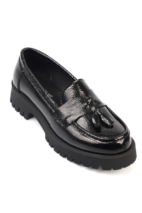 Capone Outfitters Capone Outfitters Women's Trac-Based Tasseled Loafer