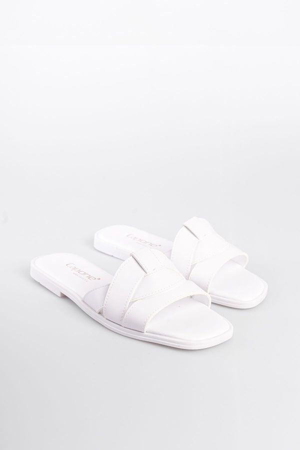 Capone Outfitters Capone Outfitters Zaren Women's Slippers