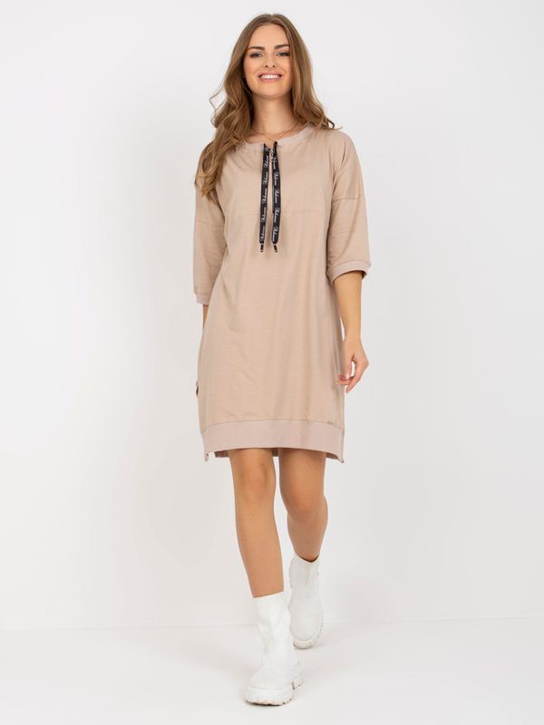 Fashionhunters Casual light beige dress made of cotton Ernestine