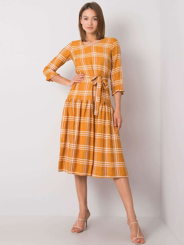 Fashionhunters Checkered mustard dress with collar