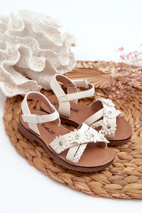 Kesi Children's sandals with velcro closure and flowers, white Nestalee