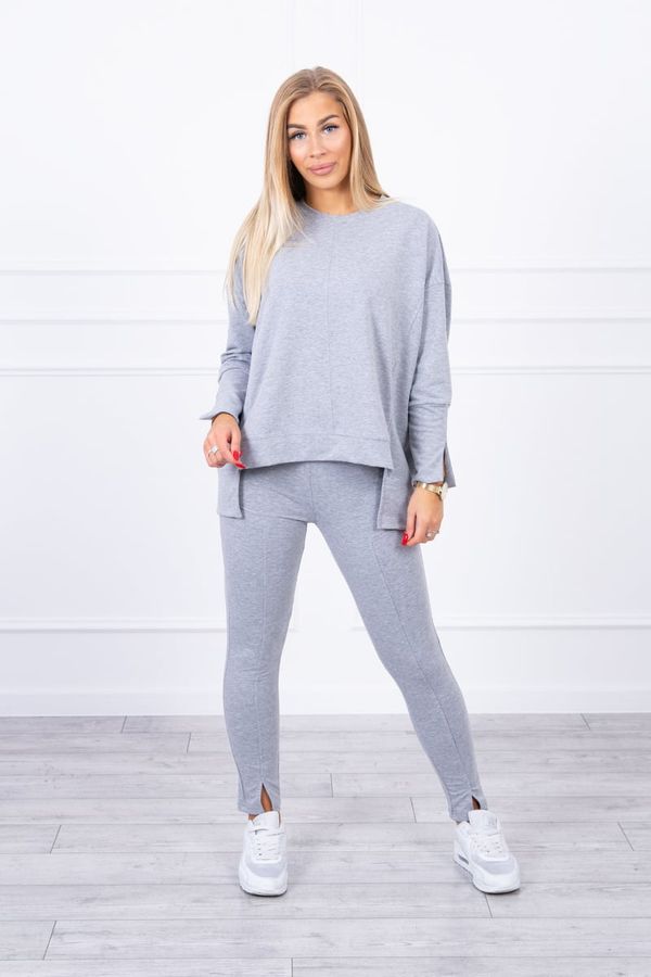 Kesi Complete with oversize grey blouse