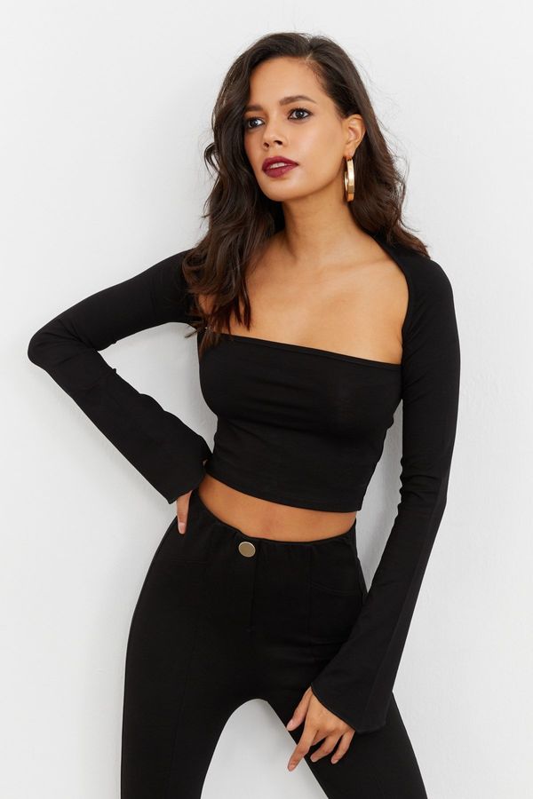 Cool & Sexy Cool & Sexy Women's Black Crop Top with Window B1905