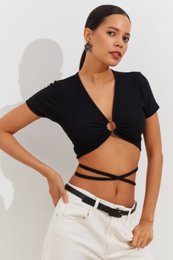 Cool & Sexy Cool & Sexy Women's Black Halterneck Crop Top