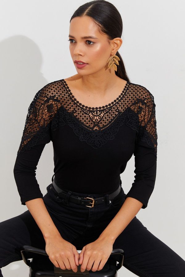 Cool & Sexy Cool & Sexy Women's Black Lace Detailed Blouse