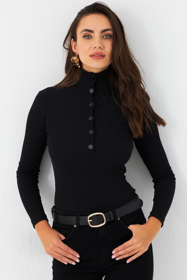 Cool & Sexy Cool & Sexy Women's Black Snap Camisole Blouse