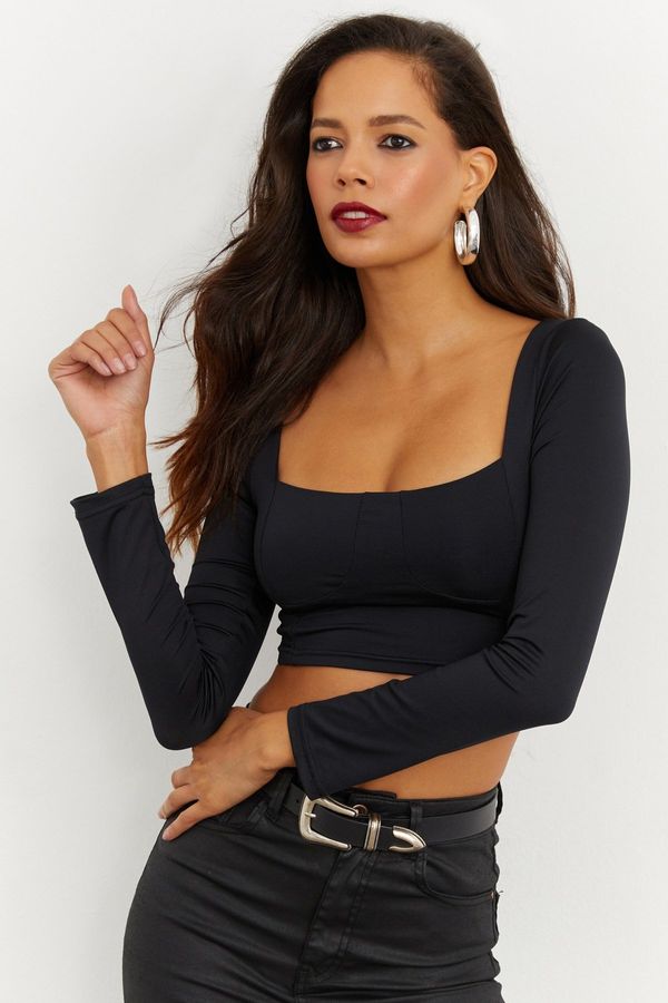 Cool & Sexy Cool & Sexy Women's Black Square Neck Crop Blouse CG263