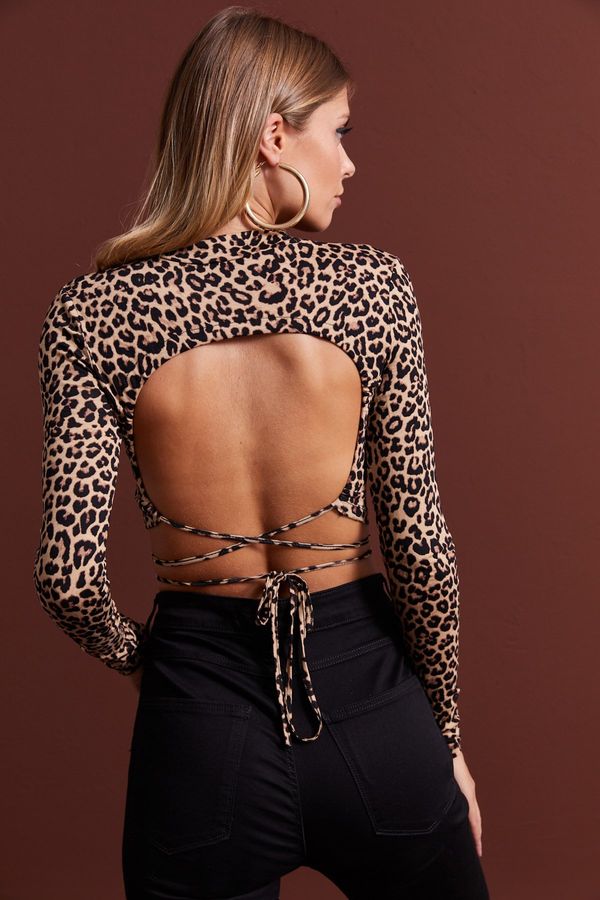 Cool & Sexy Cool & Sexy Women's Camel Decollete Leopard Patterned Crop Blouse