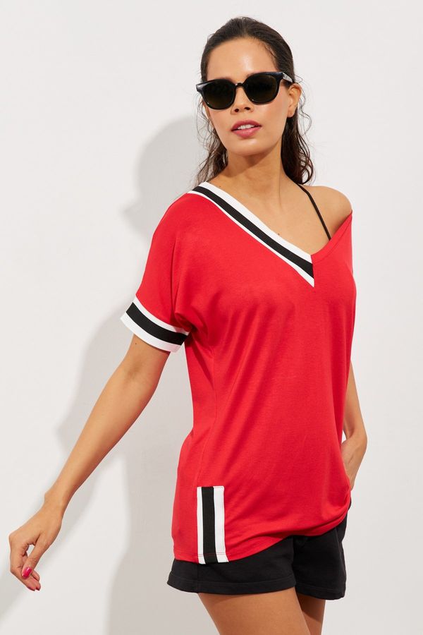 Cool & Sexy Cool & Sexy Women's Red Contrast T-Shirt ST396