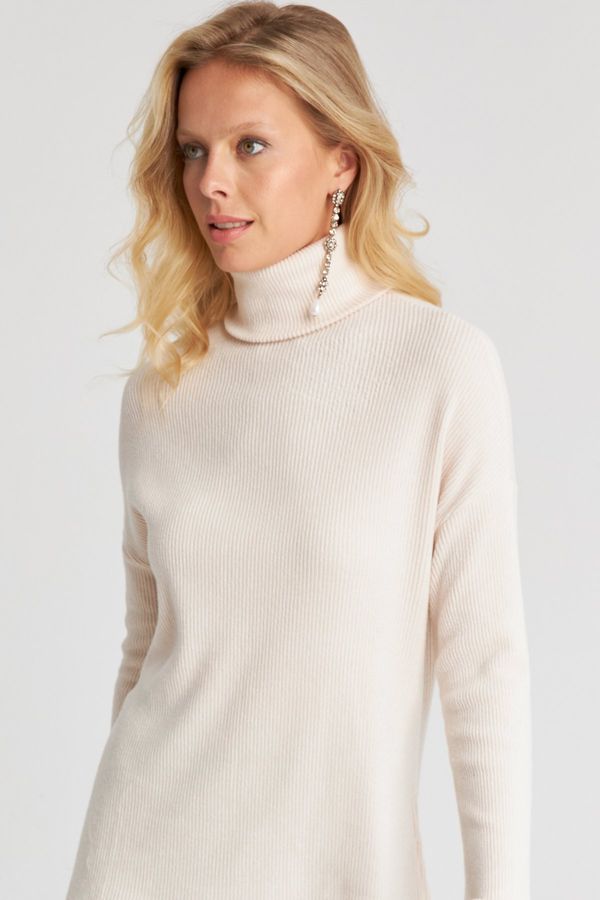 Cool & Sexy Cool & Sexy Women's Vanilla Turtleneck Ribbed Knitwear Sweater