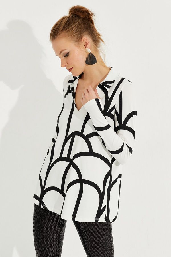 Cool & Sexy Cool & Sexy Women's White Patterned Polo Neck Blouse