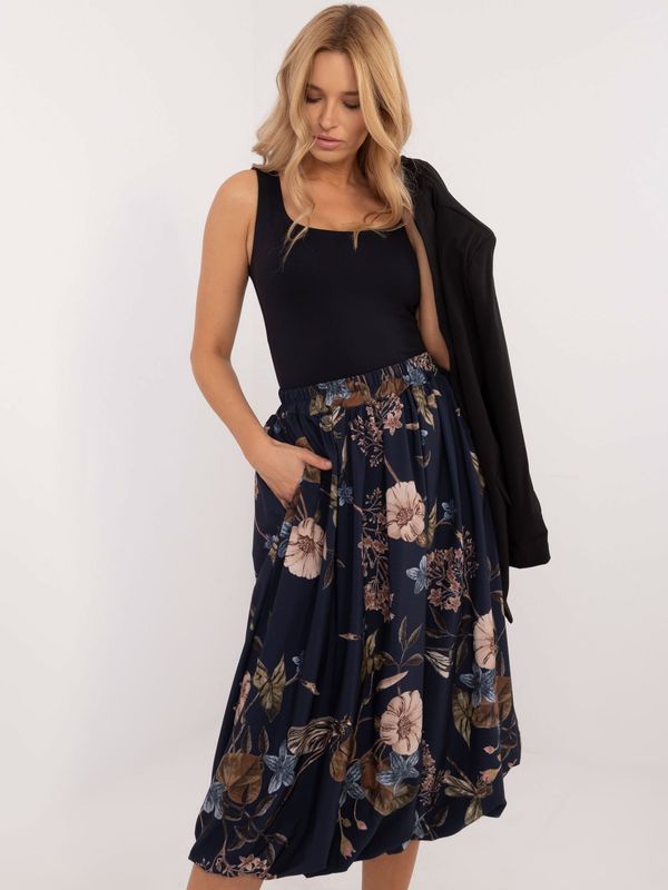 Fashionhunters Dark blue midi skirt with a floral print