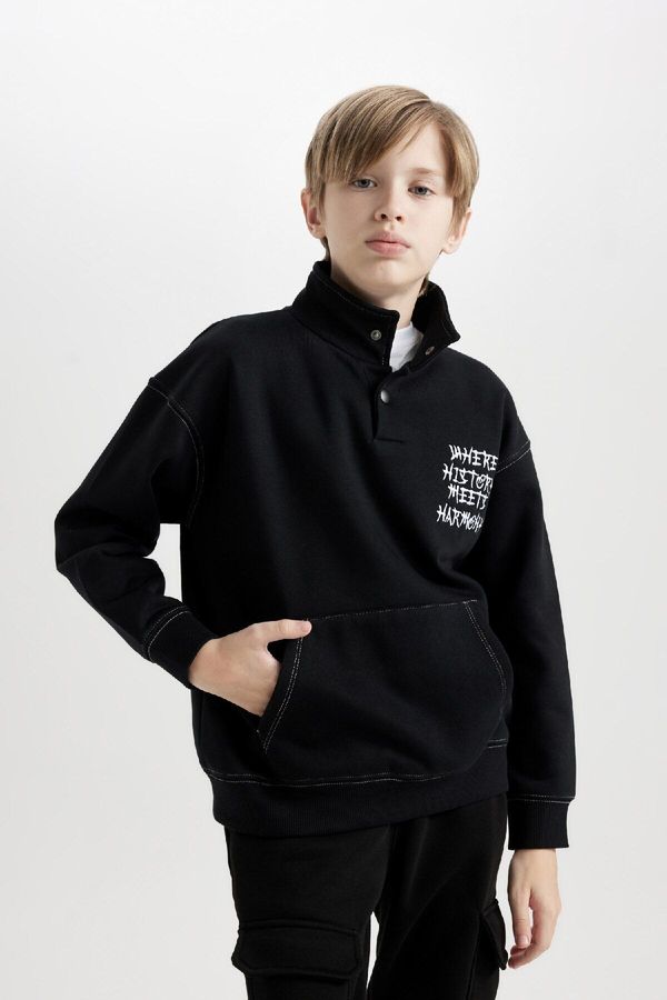 DEFACTO DEFACTO Boy Black Oversize Fit Wide Mold Turtleneck Slogan Printed Sweatshirt