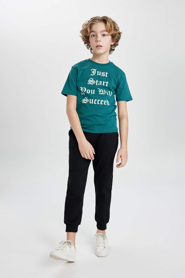 DEFACTO DEFACTO Boy Slogan Printed Short Sleeve T-Shirt Sweatpants 2 Piece Set