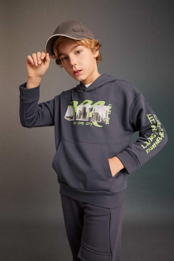 DEFACTO DEFACTO Boy&#39;s Oversize Fit Hooded Printed Sweatshirt