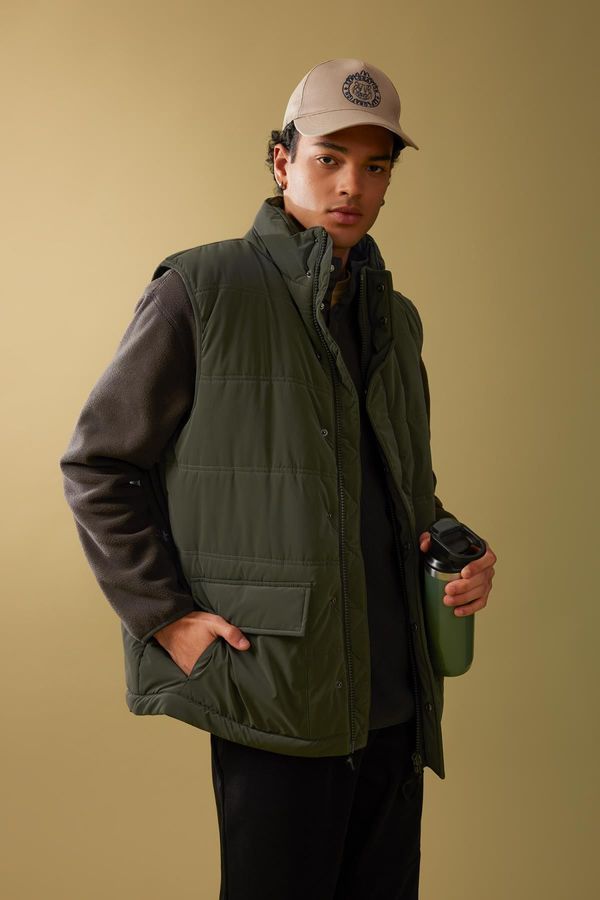 DEFACTO DEFACTO Stand Collar Puffer Puffer Vest with Zipper and Snap Pocket