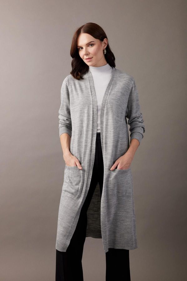 DEFACTO DEFACTO Traditional Regular Fit V-Neck Cardigan