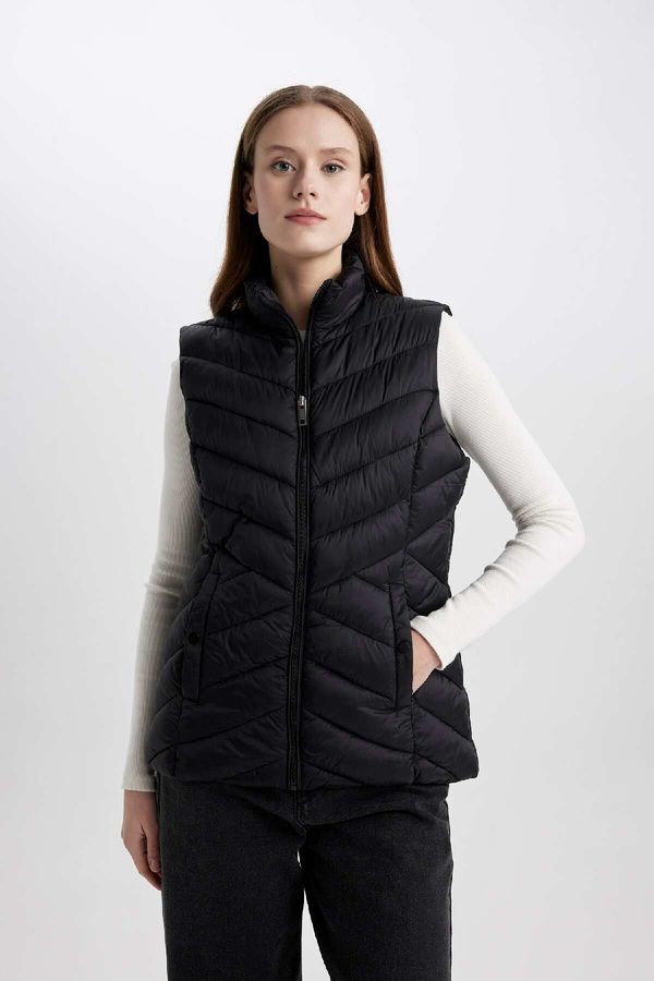 DEFACTO DEFACTO Water Repellent Regular Fit Zippered Stand Collar Quilted Puffer Vest