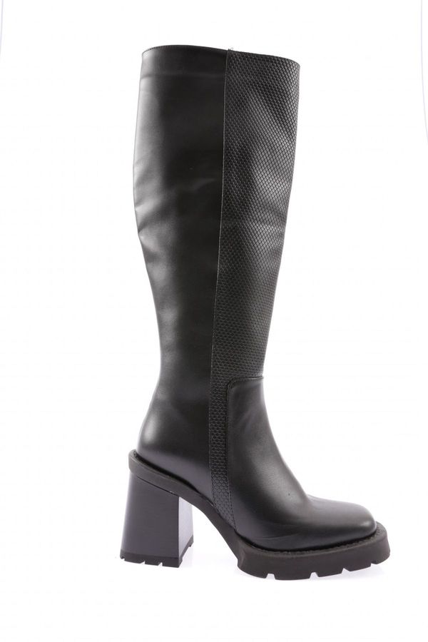 DGN DGN 1542 Round Toe Thick Sole Women's Heeled Boots.