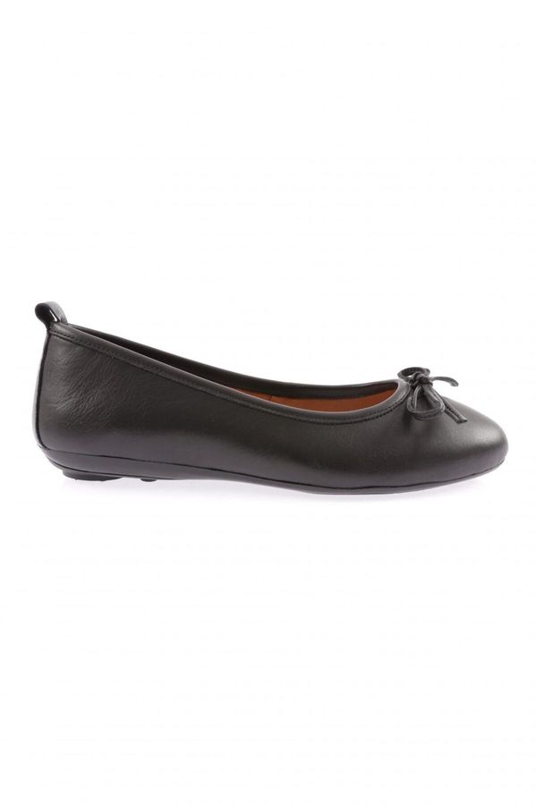 DGN DGN 201-23y Women's Zennee Flat Shoes with Bow Detail.