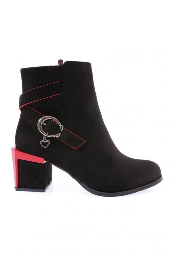 DGN DGN 730-22k Women's Belt Detailed Heeled Boots