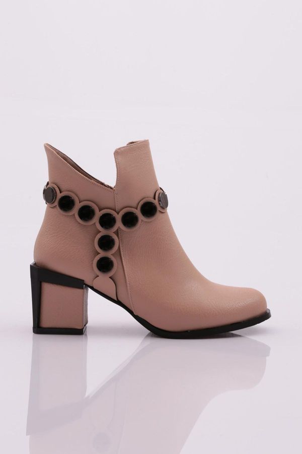 DGN DGN 810-22k Women's Heeled Boots with Buckle Detail.