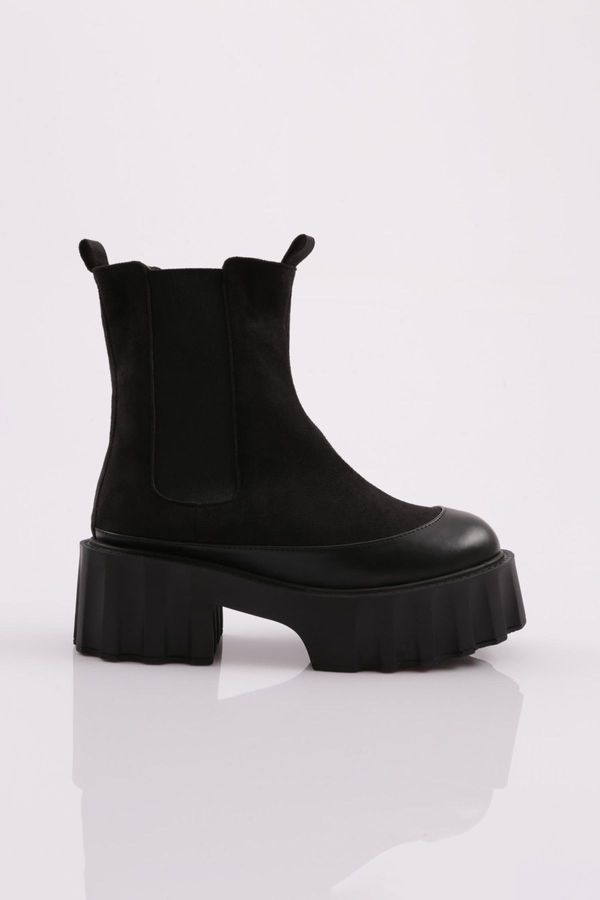 DGN DGN Es804 Women's Boots with a Thick Sole and Stretch Detail Heels.