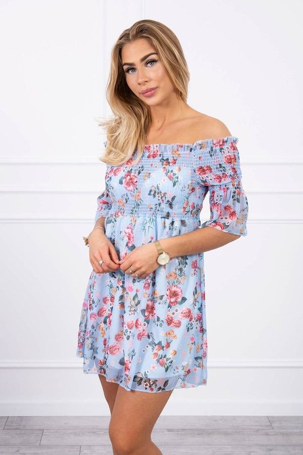 Kesi Dress on shoulders with floral pattern of azure color