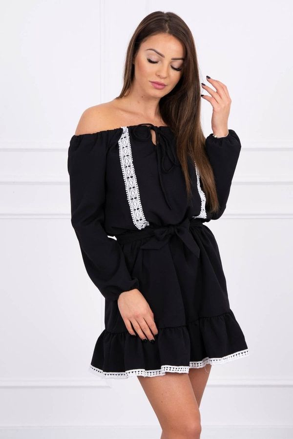 Kesi Dress on the shoulders and lace black