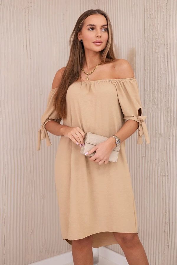 Kesi Dress with a longer back and ties on the sleeves Camel