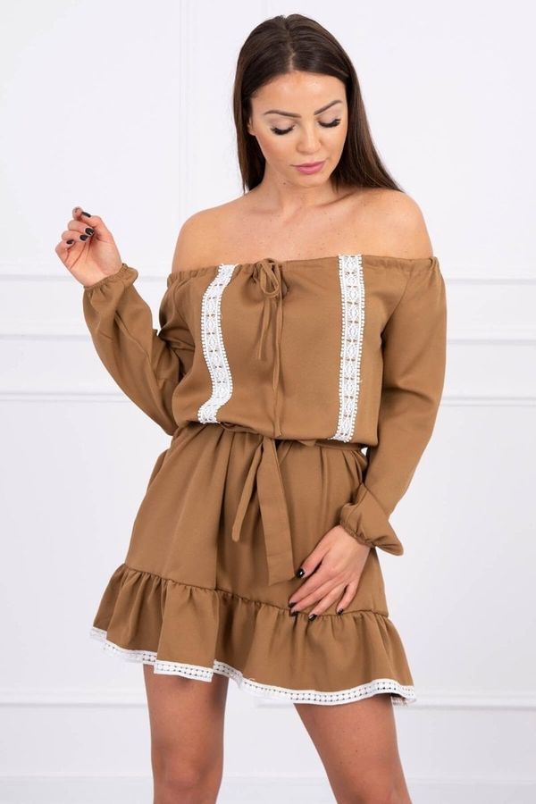 Kesi Dress with shoulders and lace camel