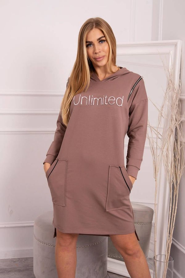 Kesi Dress with the inscription unlimited mocha