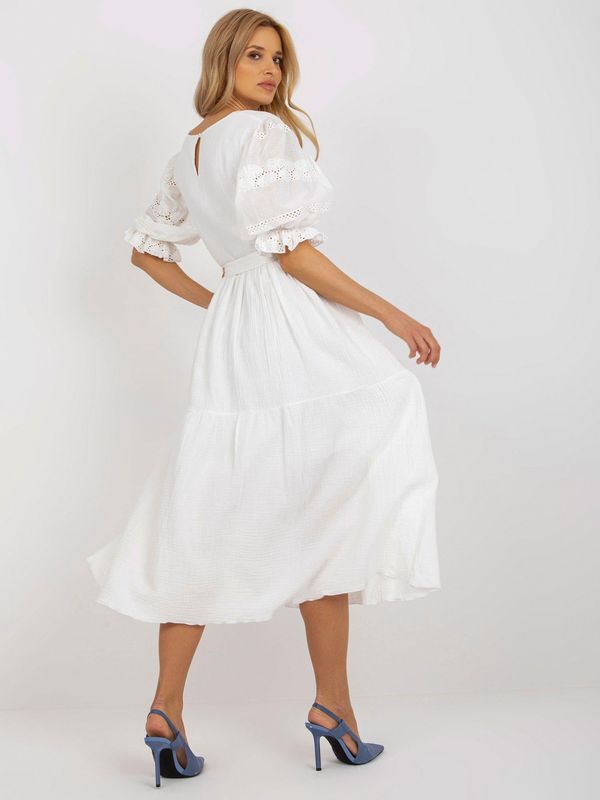 Fashionhunters Ecru muslin oversize dress with frills and belt