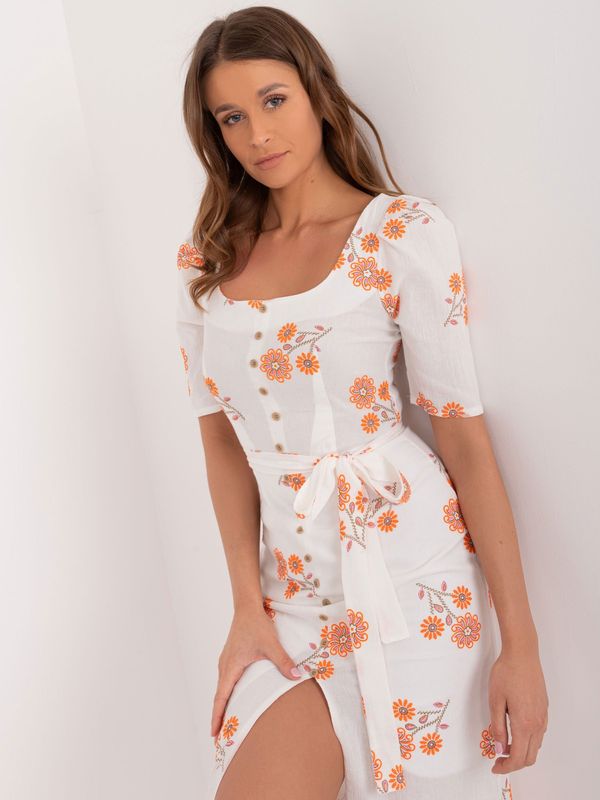 Fashionhunters Ecru-orange women's dress with short sleeves