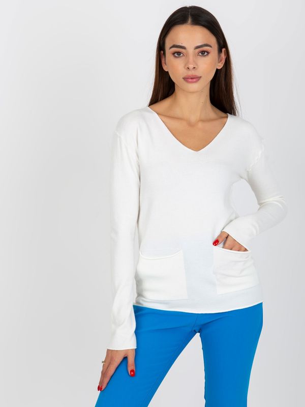 Fashionhunters Ecru smooth classic sweater with neckline