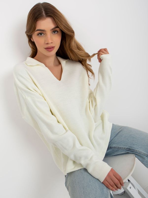 Fashionhunters Ecru smooth oversize sweater with collar