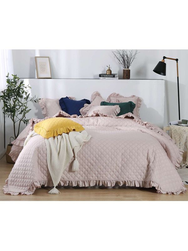 Edoti Edoti Quilted bedspread Ruffy